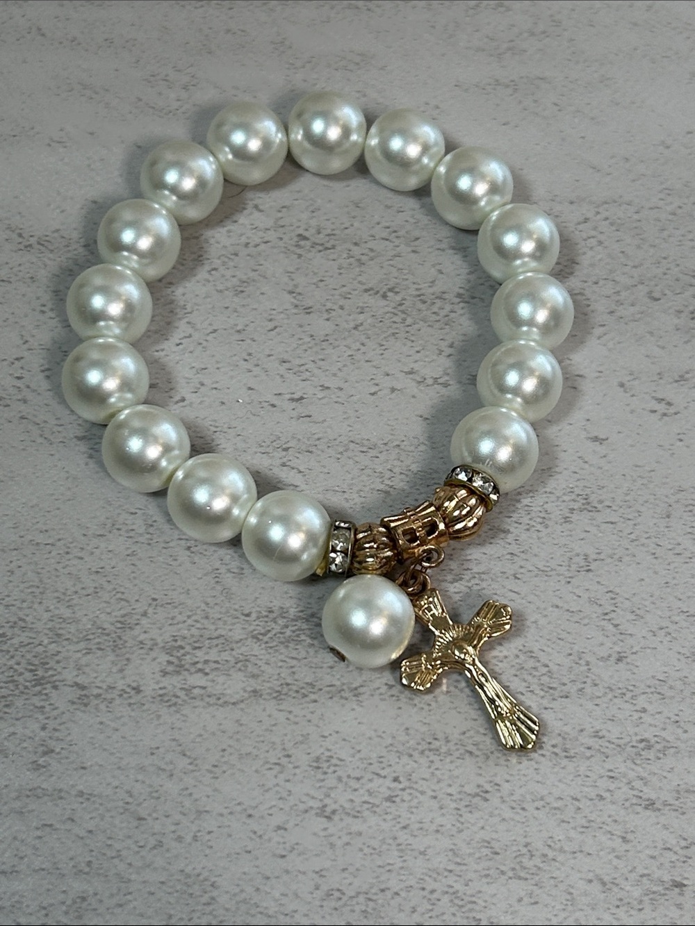 Elegant Glass Pearl Stretch Bracelet with Gold Cross Charm